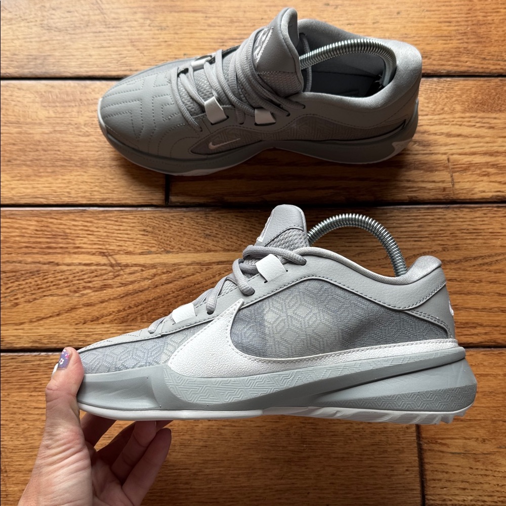 Nike Zoom Freak 5 Basketball Shoes Wolf Grey White Giannis Size 6 DZ2946-002 - Picture 4 of 10